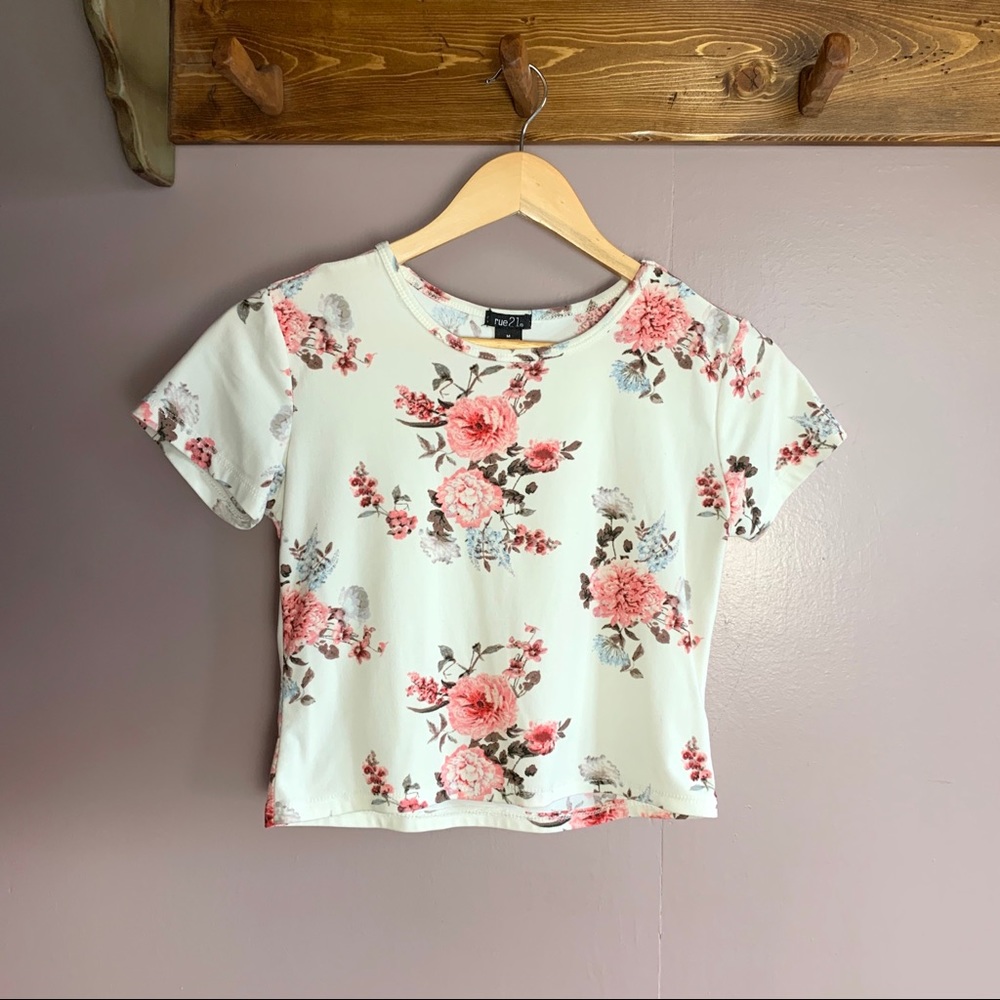 RUE21 FLORAL CROP TOP SHORT SLEEVE - Picture 1 of 6
